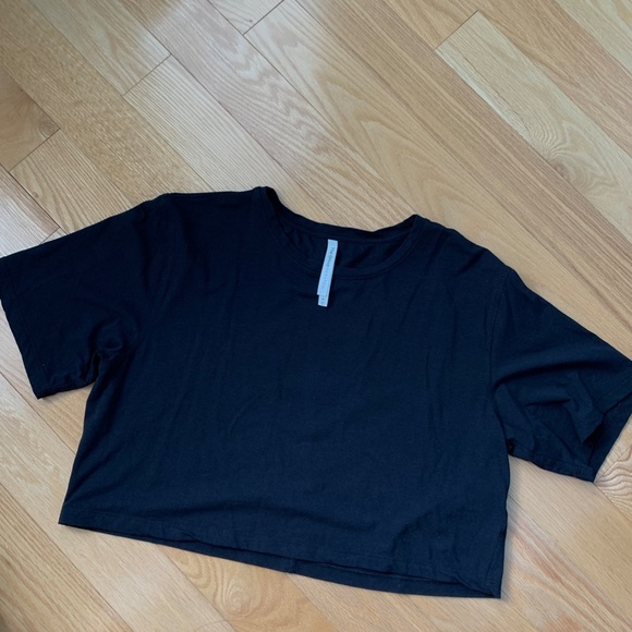 BABATON Crop Black Tee - Picture 2 of 3